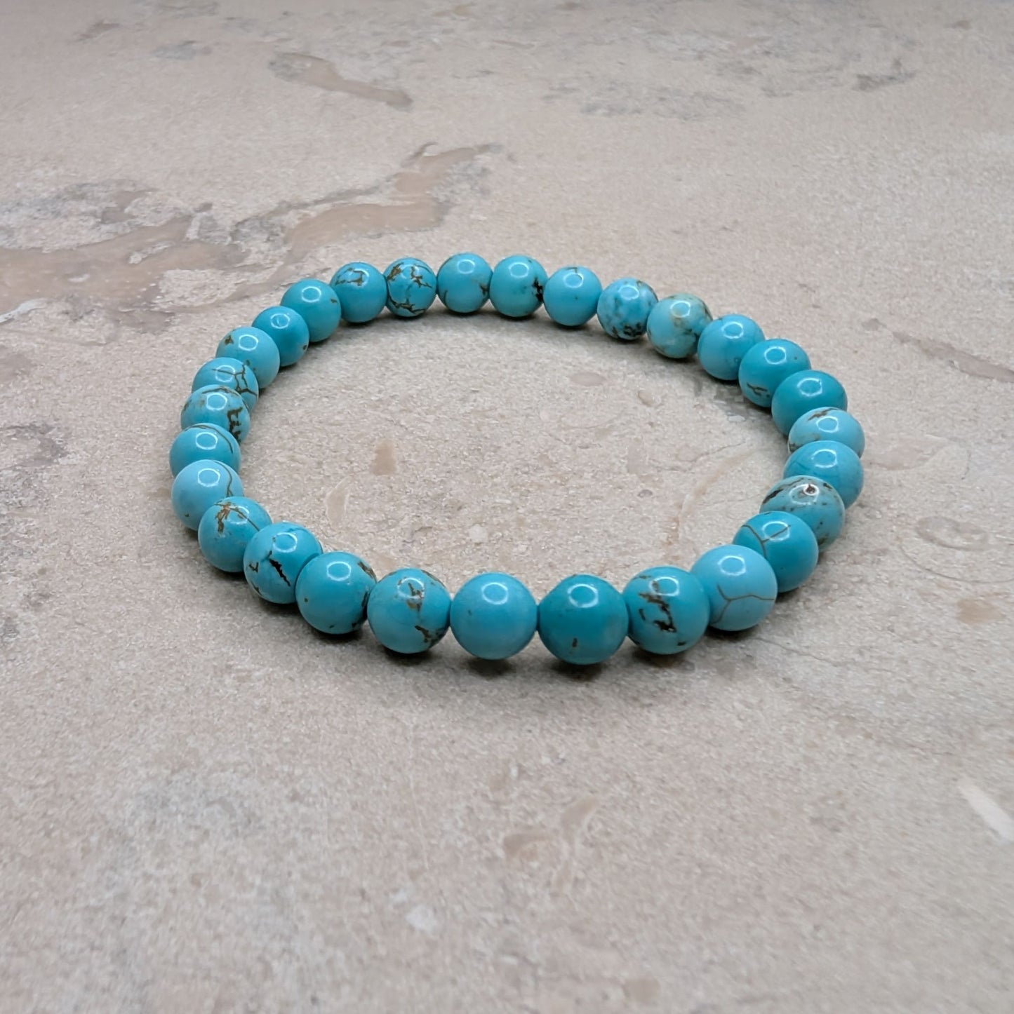 Armband med Turkosfärgad Howlit - 16 cm