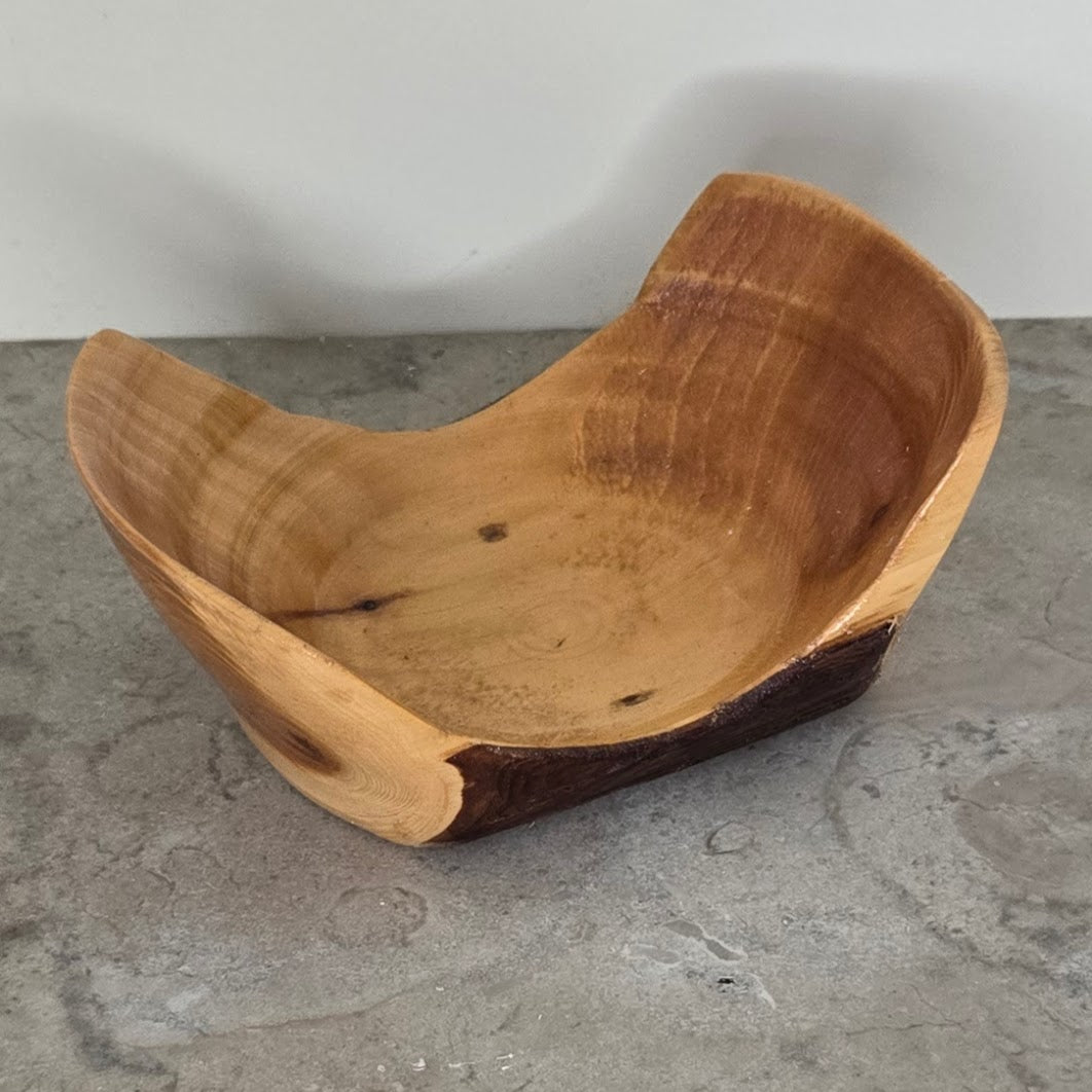 Stickans Trädgårdsskål – Omfamnande former