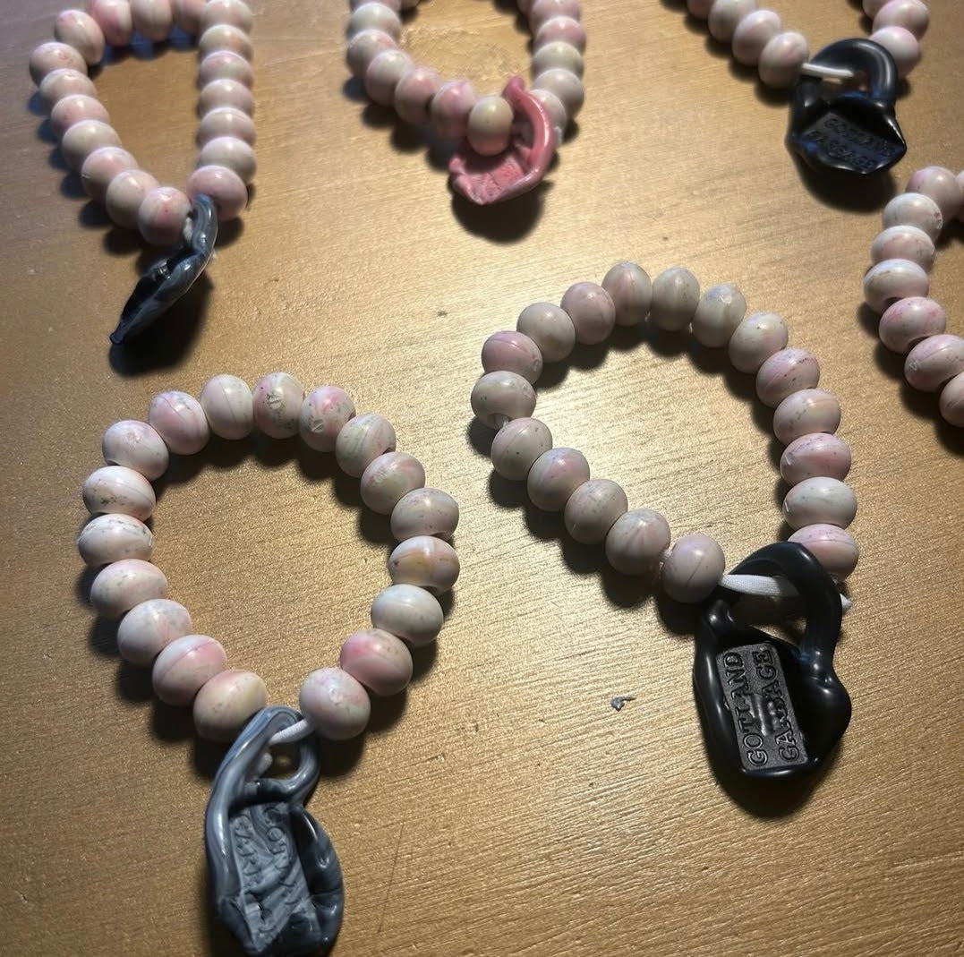 Armband av Återvunnen Plast & Munskyddsband